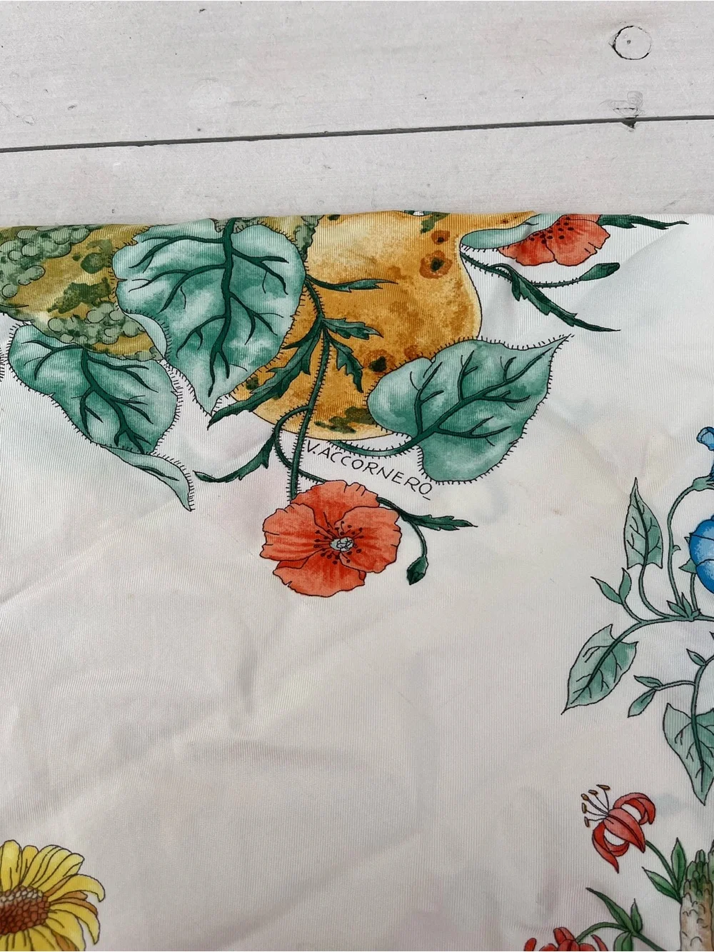 Gucci Silk Botanical Scarf in White and Brown